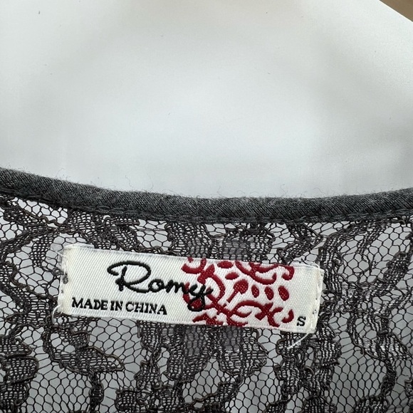 Romy Grey Lace Shoulders Dress Ladies Small - Picture 3 of 5